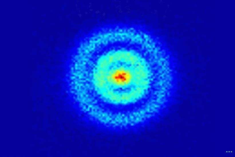 Slika elektronskih orbitalov vodikovega atoma, posneta s kvantnim mikroskopom v letu 2013. Fiziki že skoraj desetletje poskušajo razrešiti nasprotujoče se eksperimentalnim rezultatom s pomočjo vodikovih atomov na protonovem polmeru.